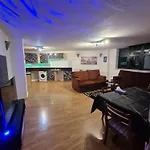 Modern 2 Bedroom Apartment Unbeatable City Centre Location!