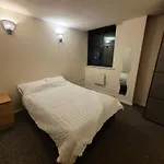 Modern 2 Bedroom Apartment Unbeatable City Centre Location!