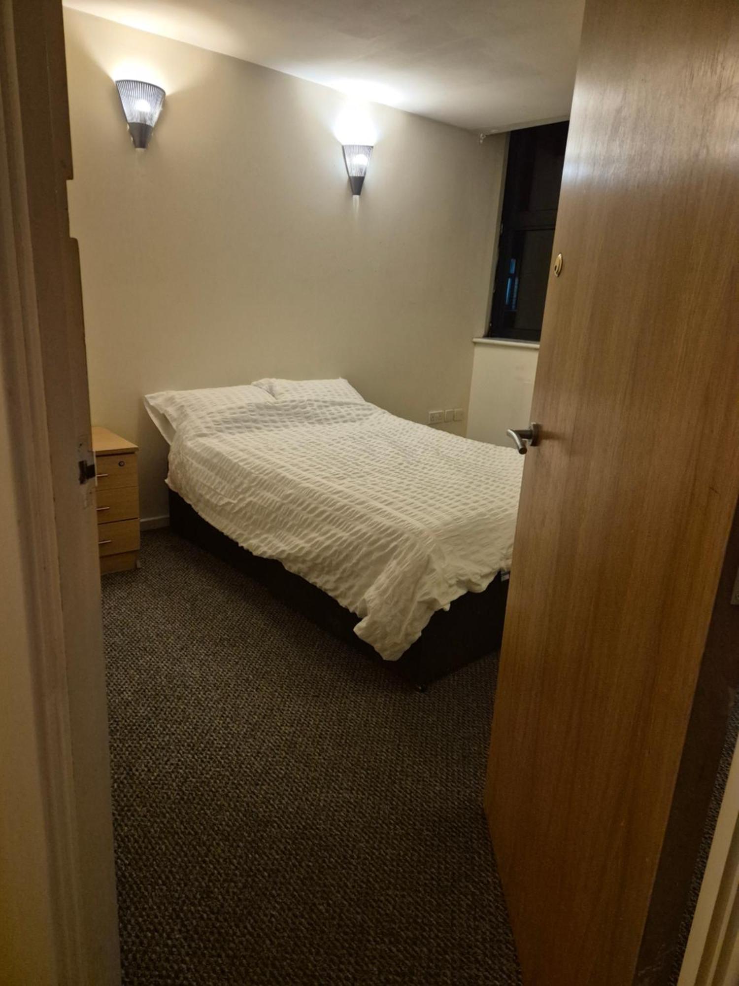 Modern 2 Bedroom Unbeatable Centre Location! Bradford (West Yorkshire)