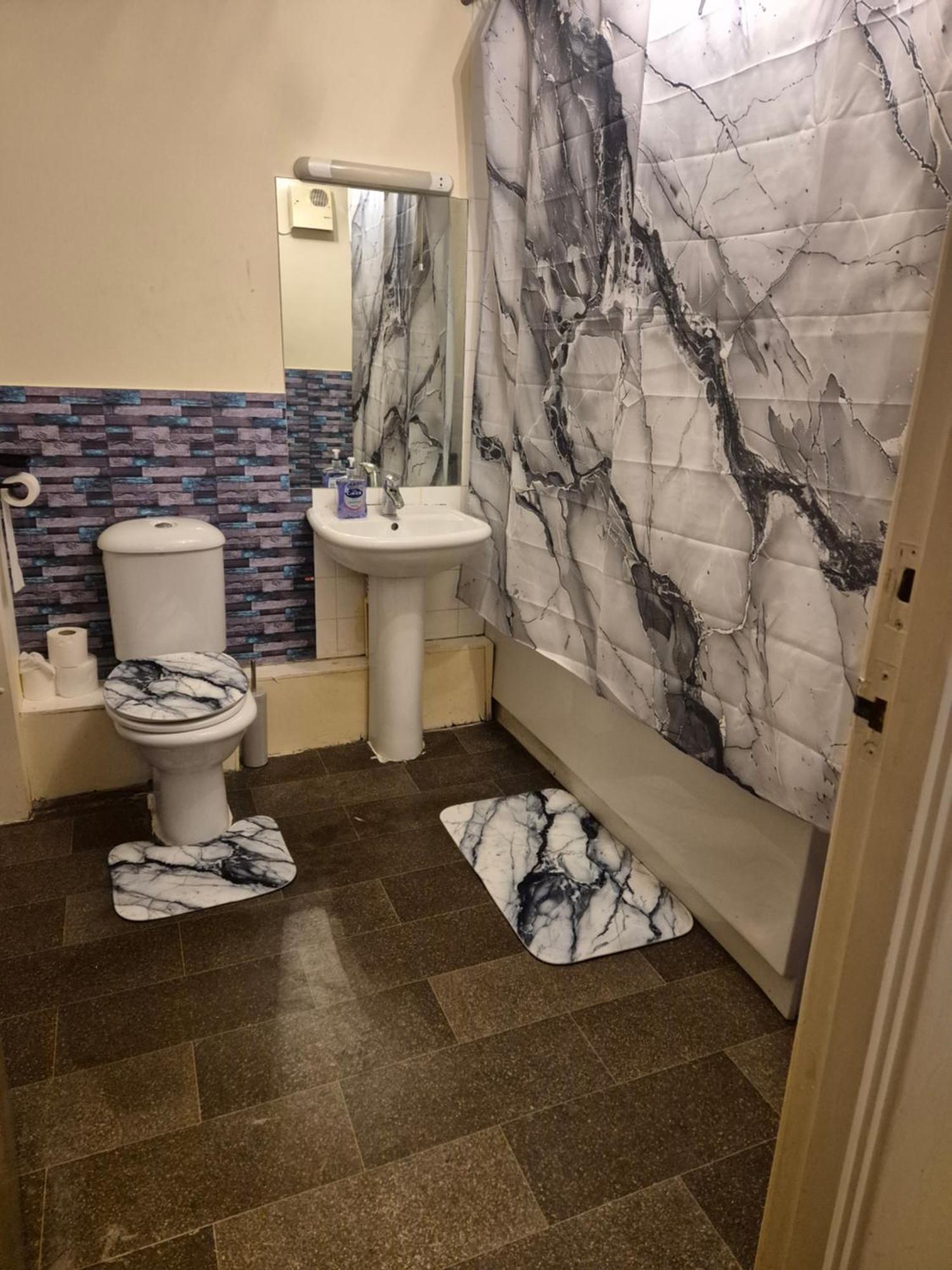 Modern 2 Bedroom Unbeatable Centre Location! *