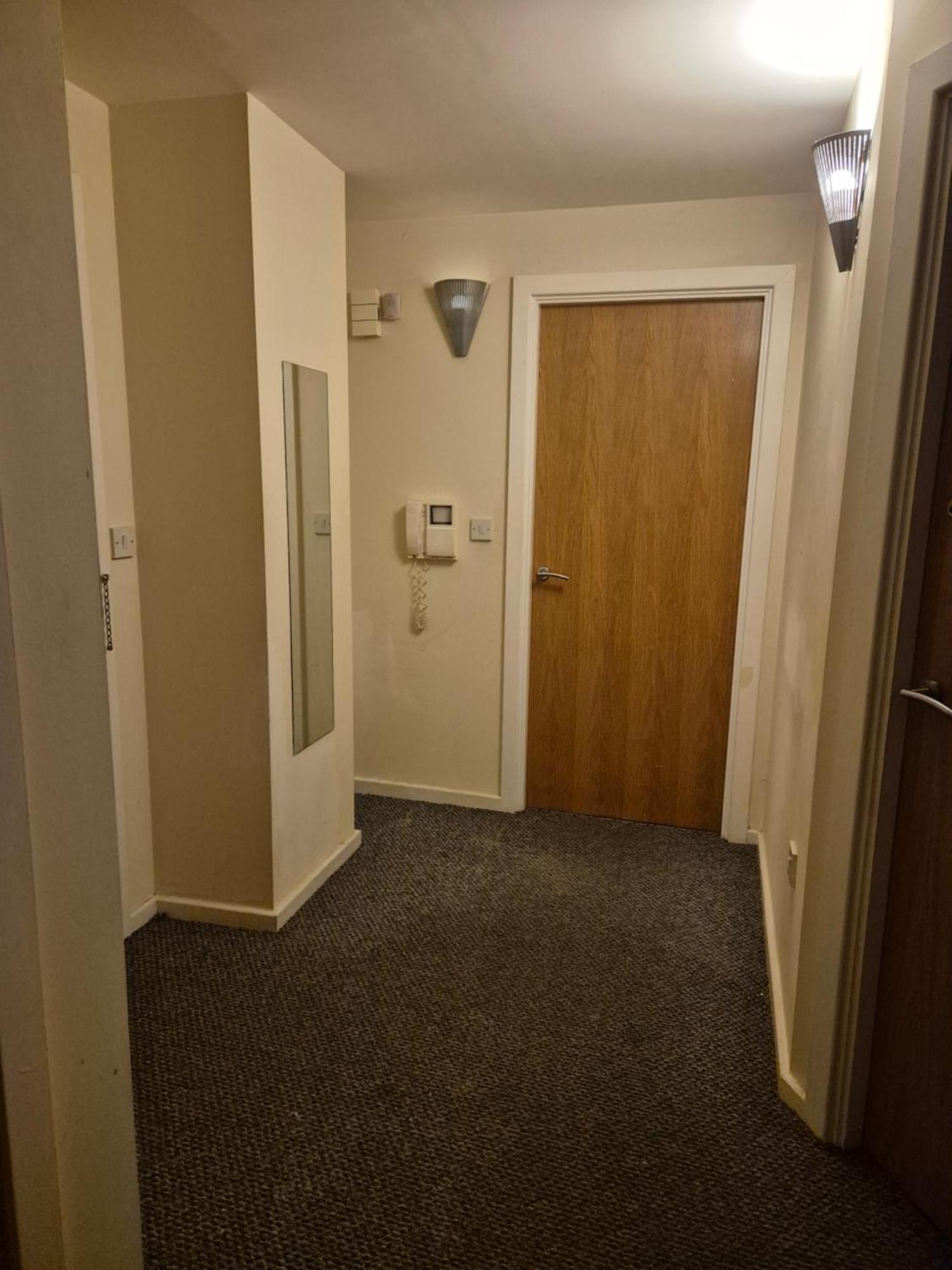 Modern 2 Bedroom Unbeatable Centre Location! *