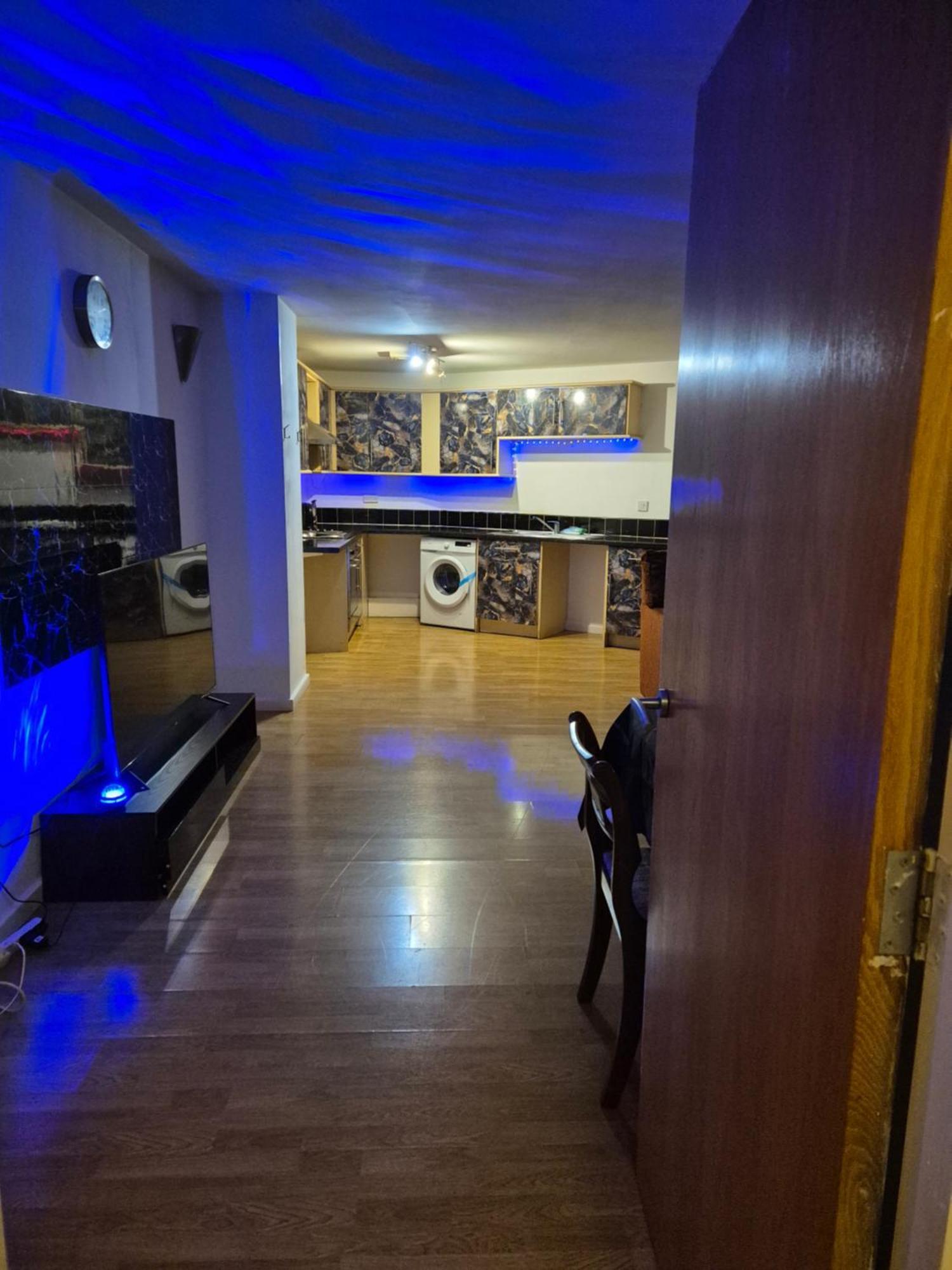Modern 2 Bedroom Unbeatable Centre Location! * Bradford (West Yorkshire)